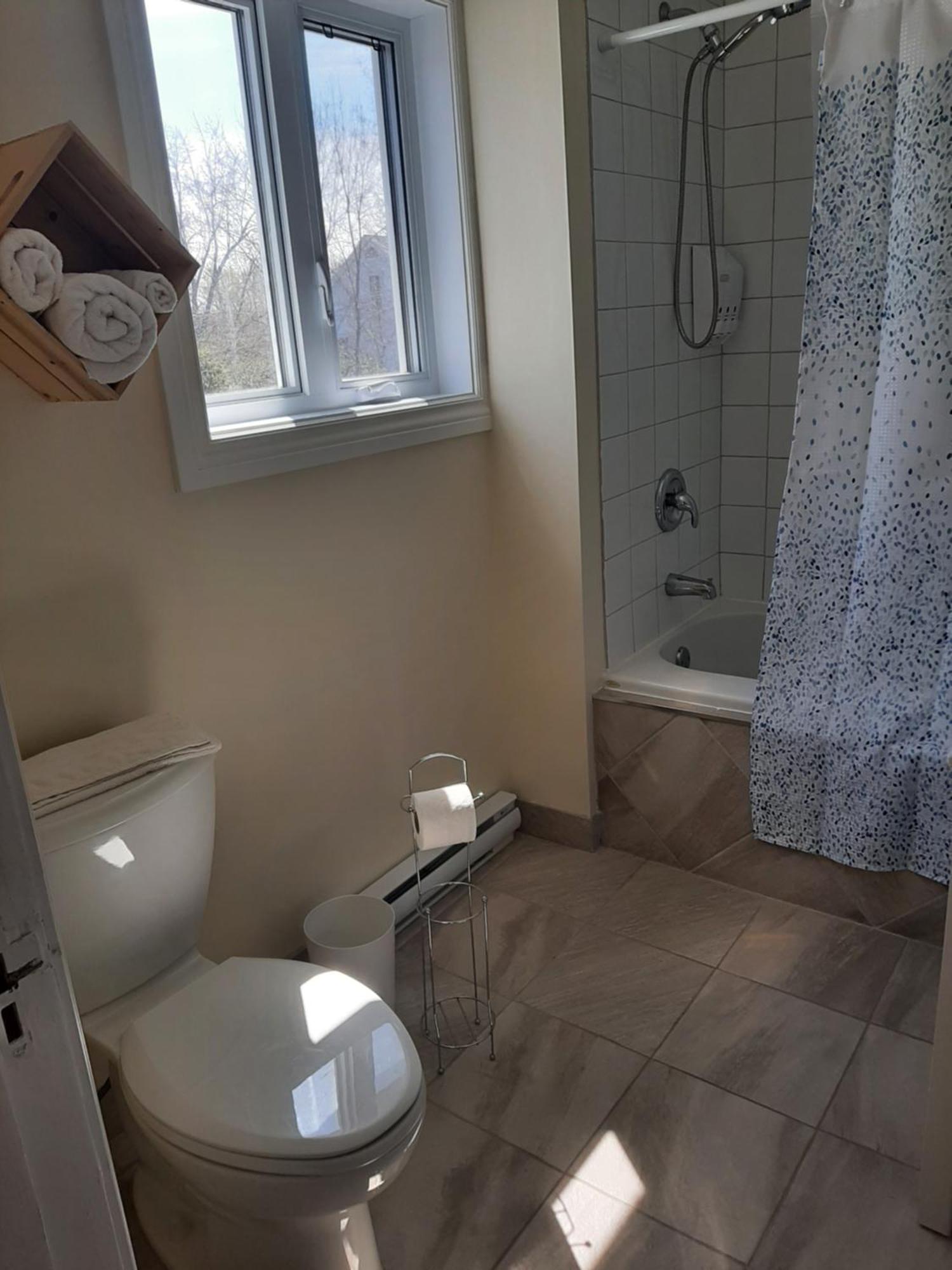 La Maison Aux Camelias Bed and Breakfast Coaticook Δωμάτιο φωτογραφία