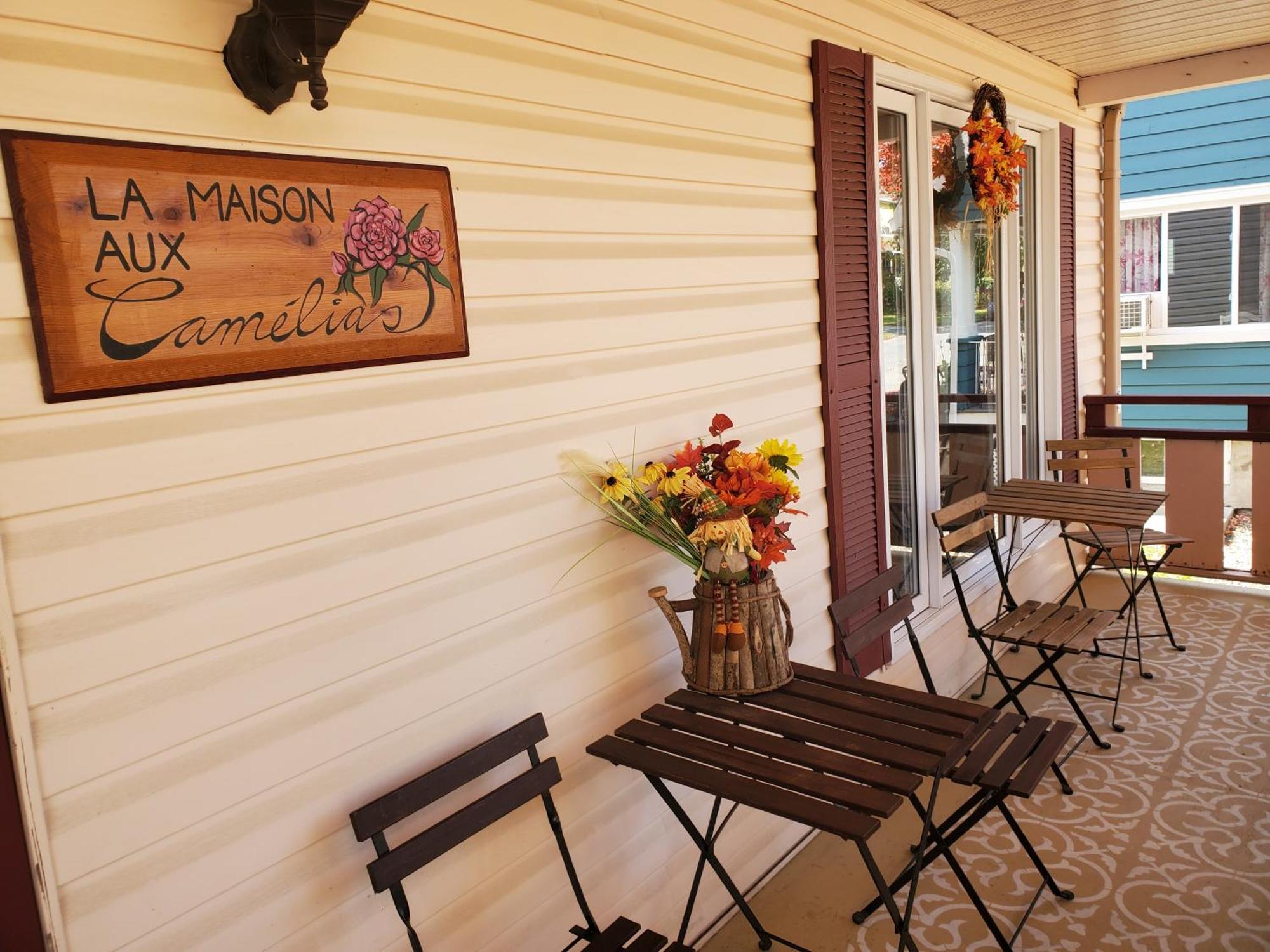 La Maison Aux Camelias Bed and Breakfast Coaticook Εξωτερικό φωτογραφία
